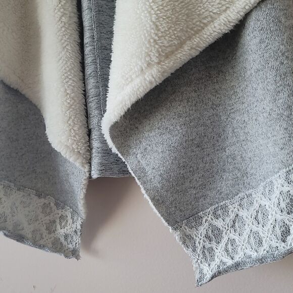 Altar'd State Sleeveless Shall  - Picture 3 of 6